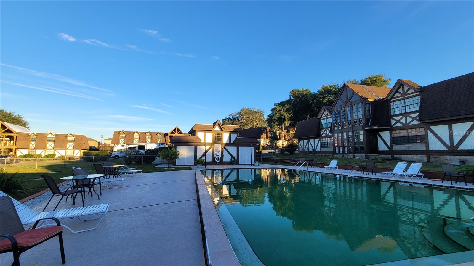 LEESBURG CHESTERBROOK 02 CONDO PH 01 - Residential