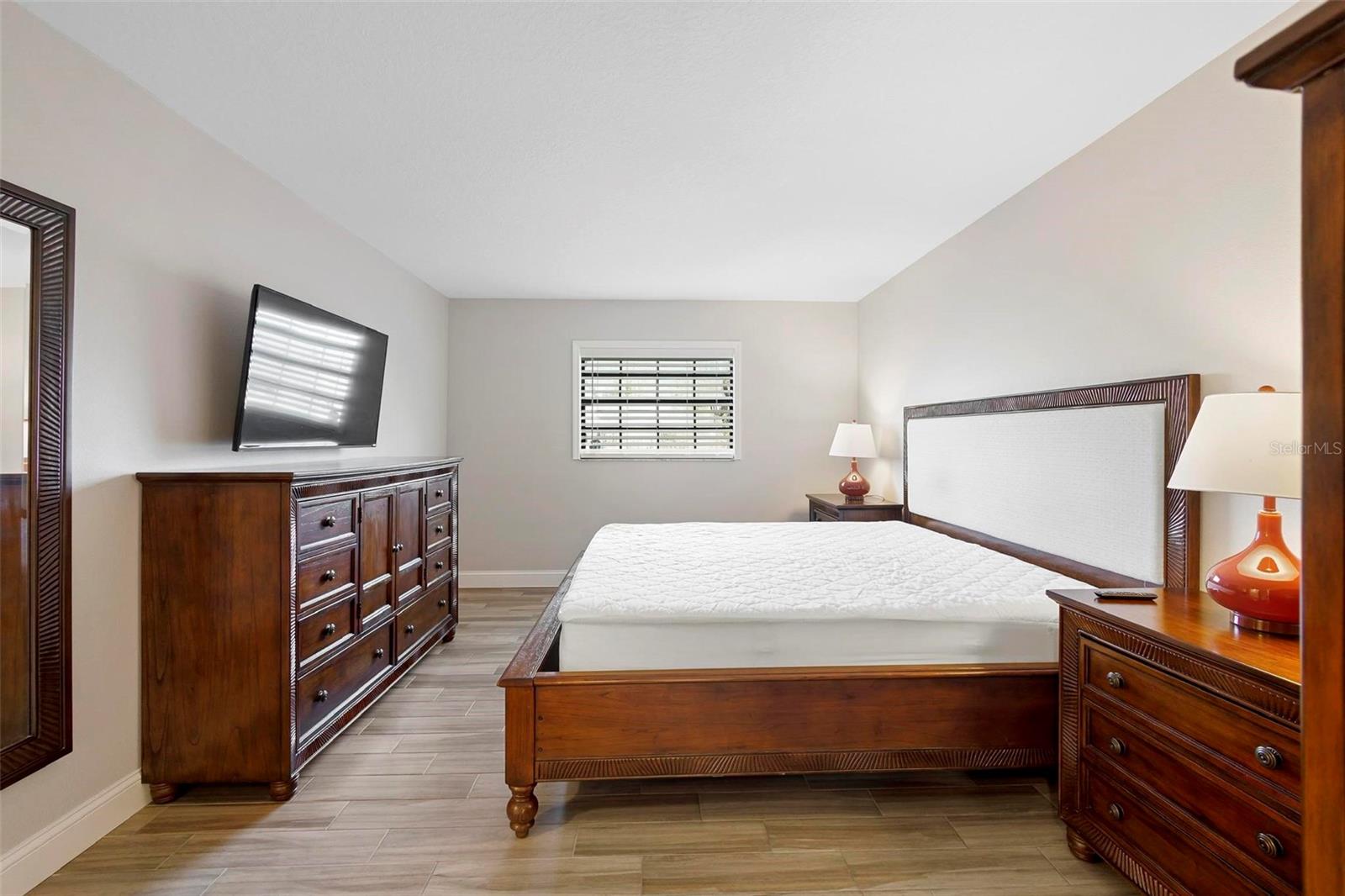 LEESBURG CHESTERBROOK 02 CONDO PH 01 - Residential