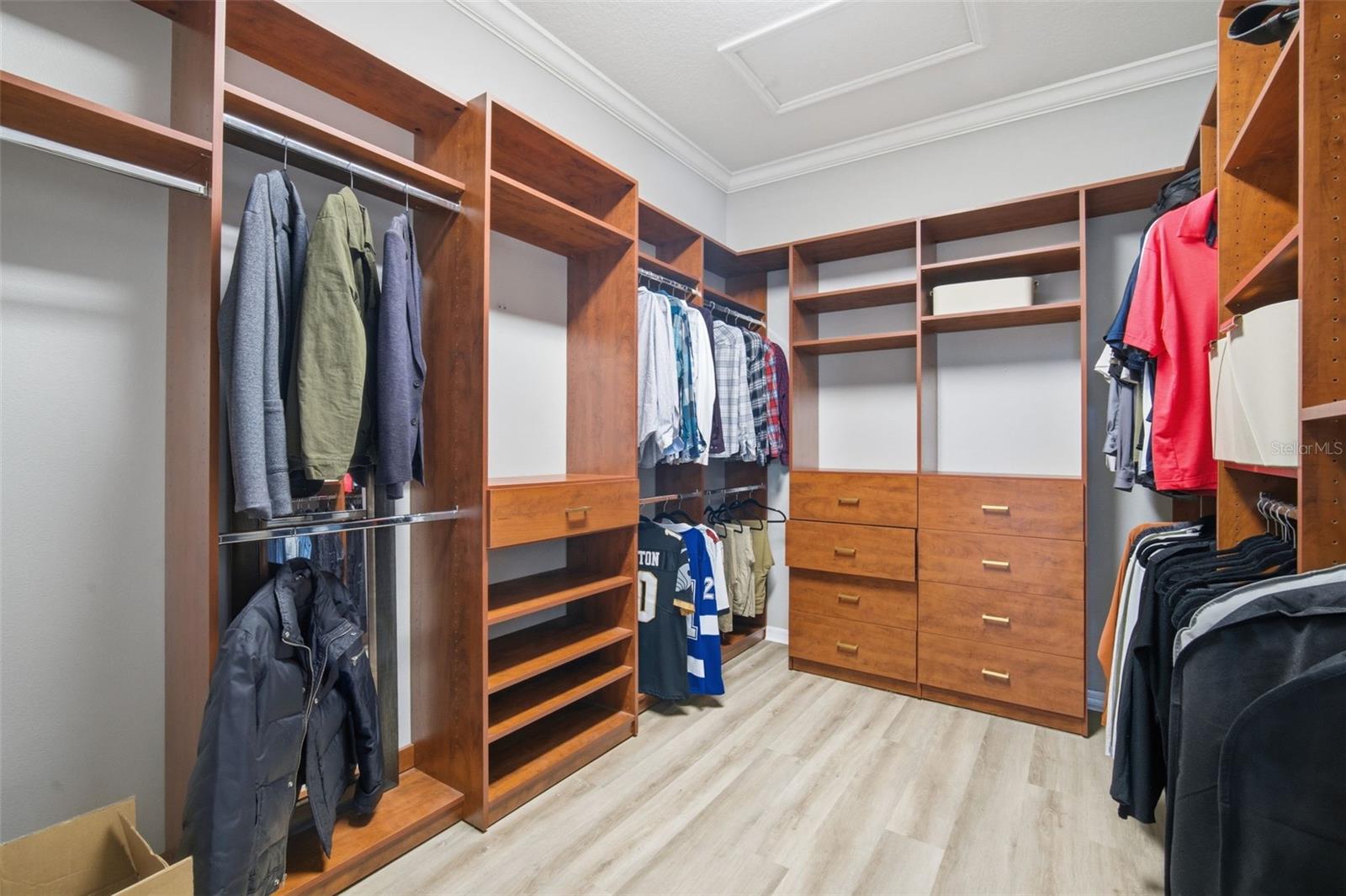 WELLINGTON MANOR PH 2 - Residential