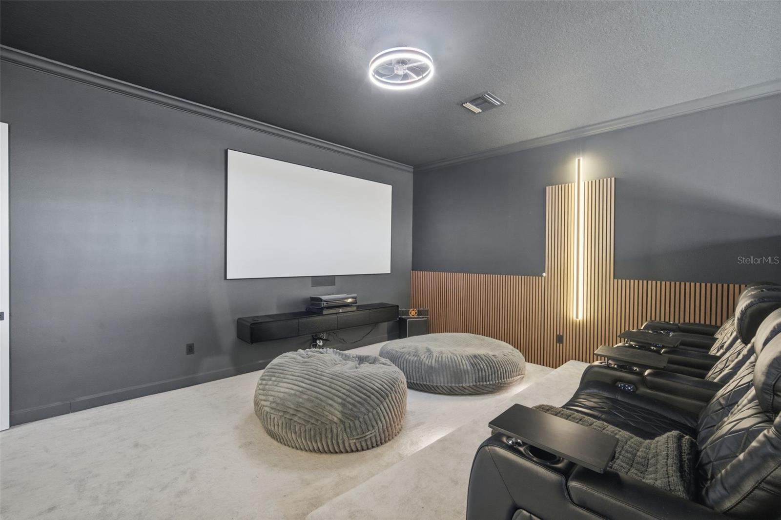 WELLINGTON MANOR PH 2 - Residential