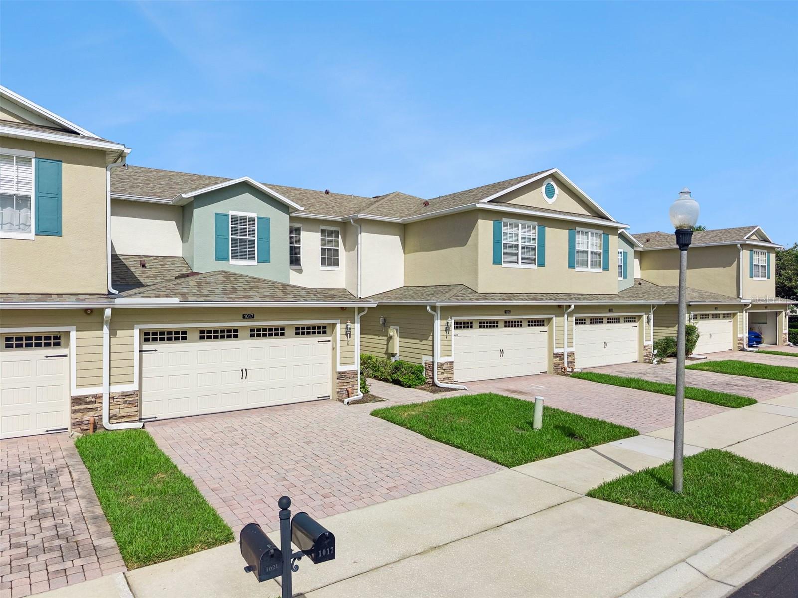 1017 PRIORY CIRCLE