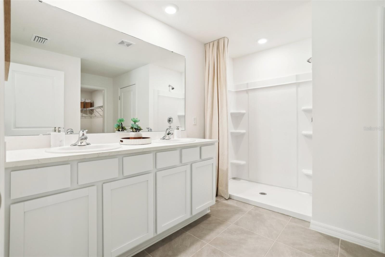 AVALON WOODS - Residential