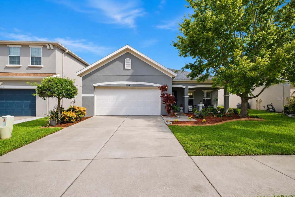 Photo of 2814 Maple Brook Loop, Lutz, FL 33558 (MLS # TB8530886)