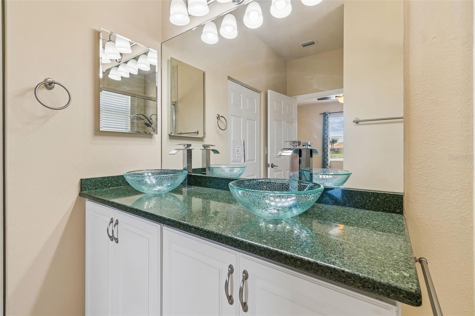 VALENCIA LAKES - Residential