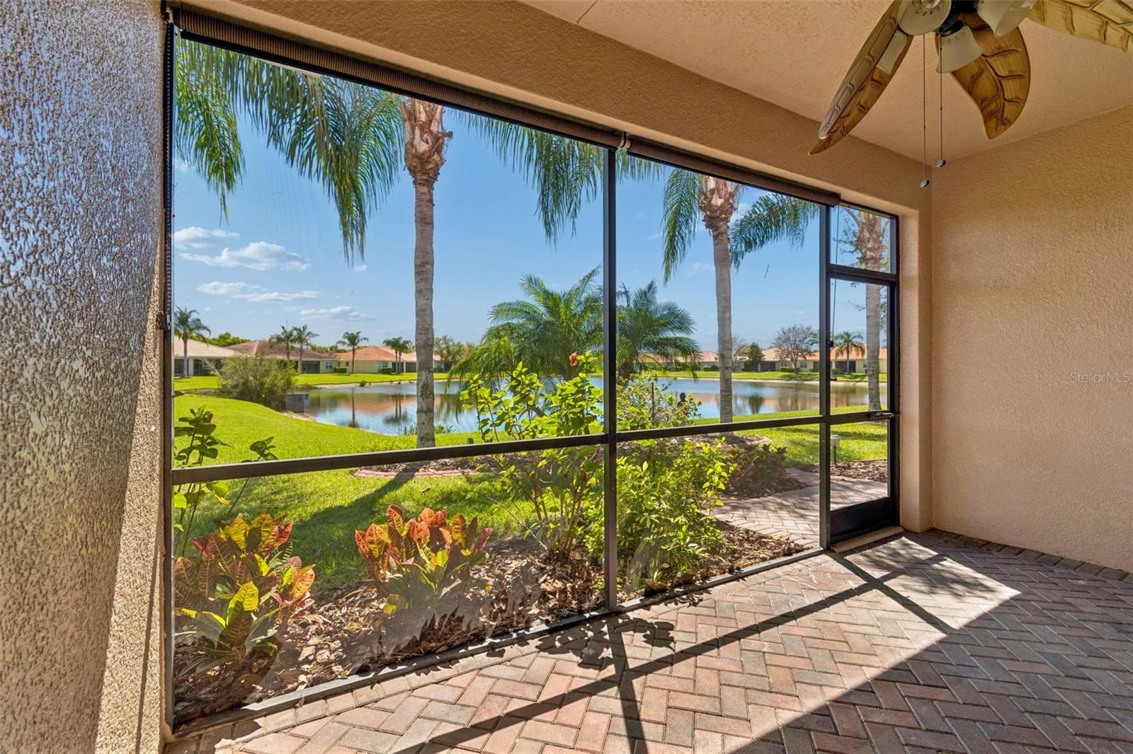 VALENCIA LAKES - Residential