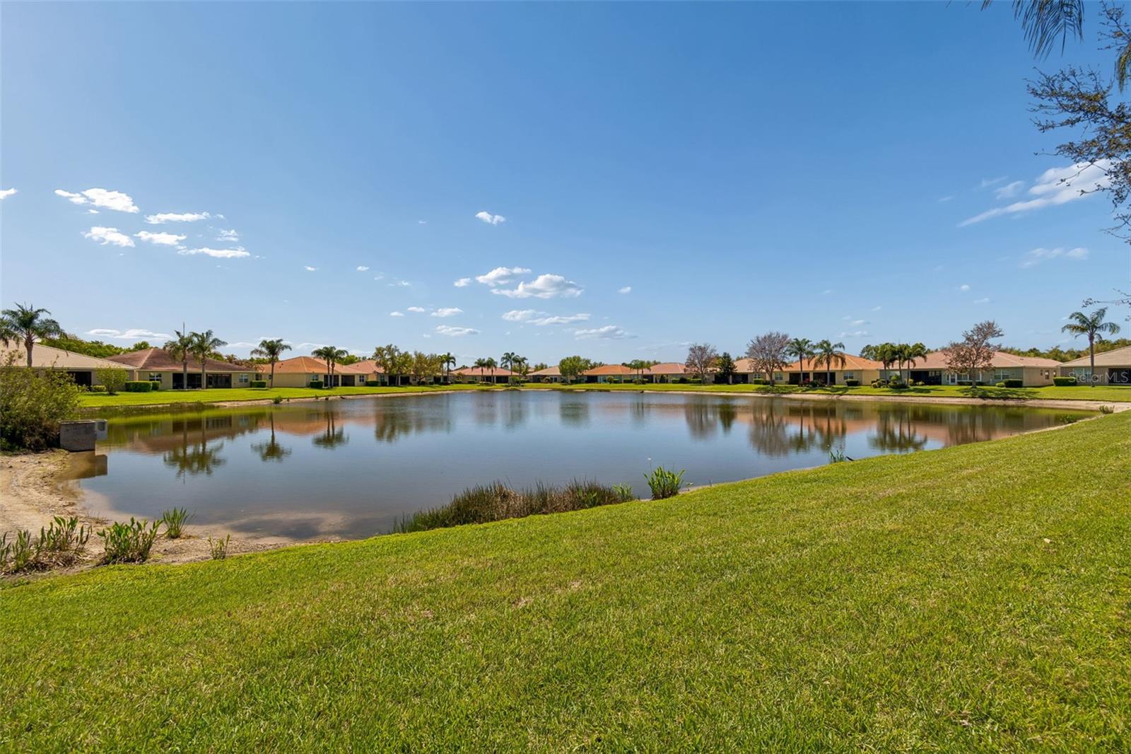 VALENCIA LAKES - Residential