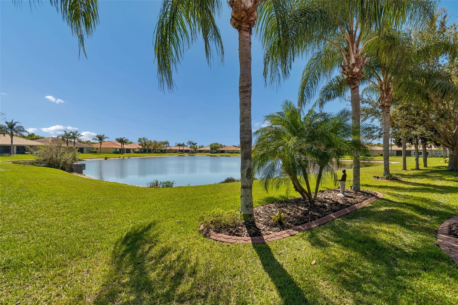 VALENCIA LAKES - Residential