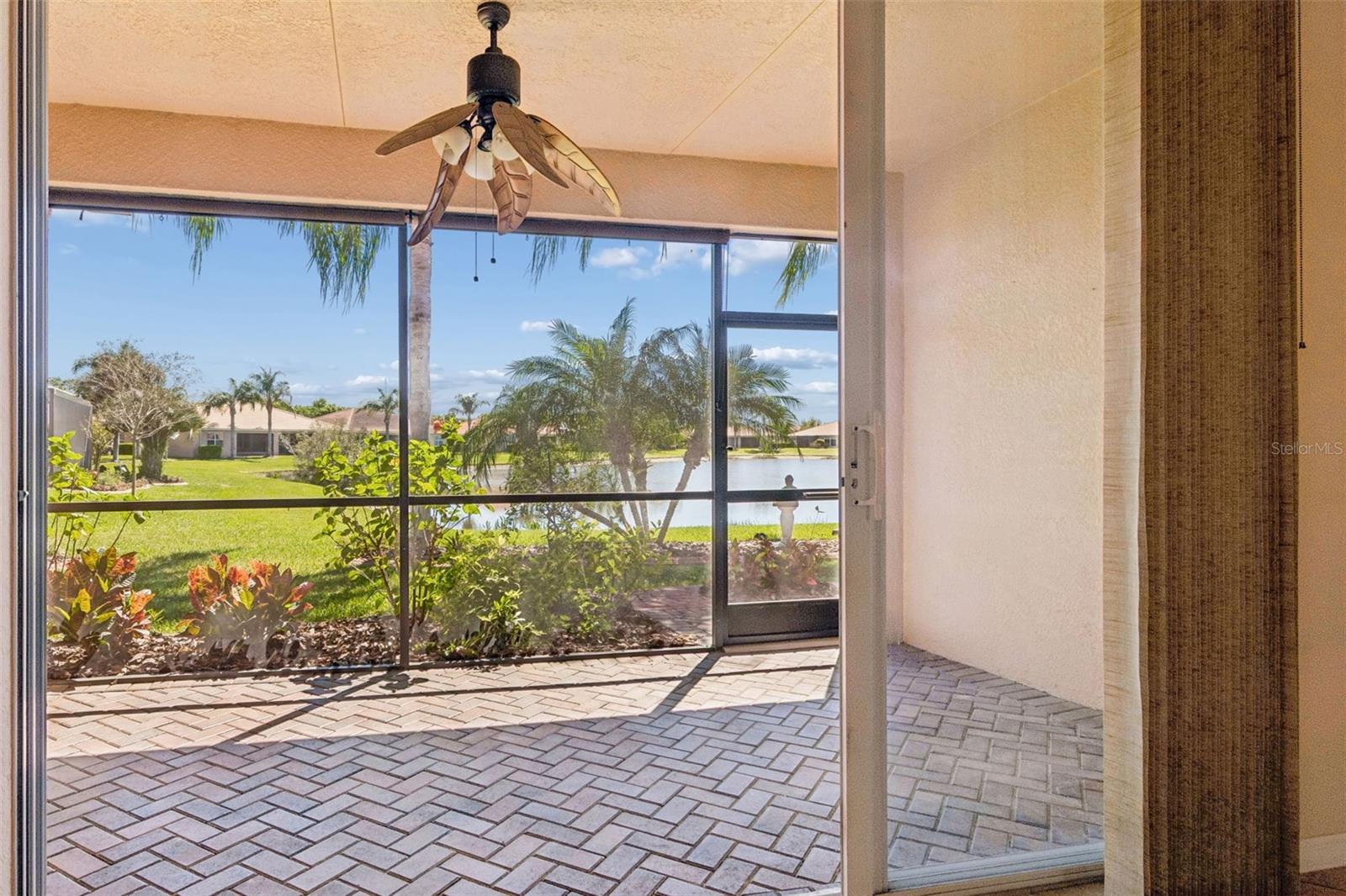 VALENCIA LAKES - Residential