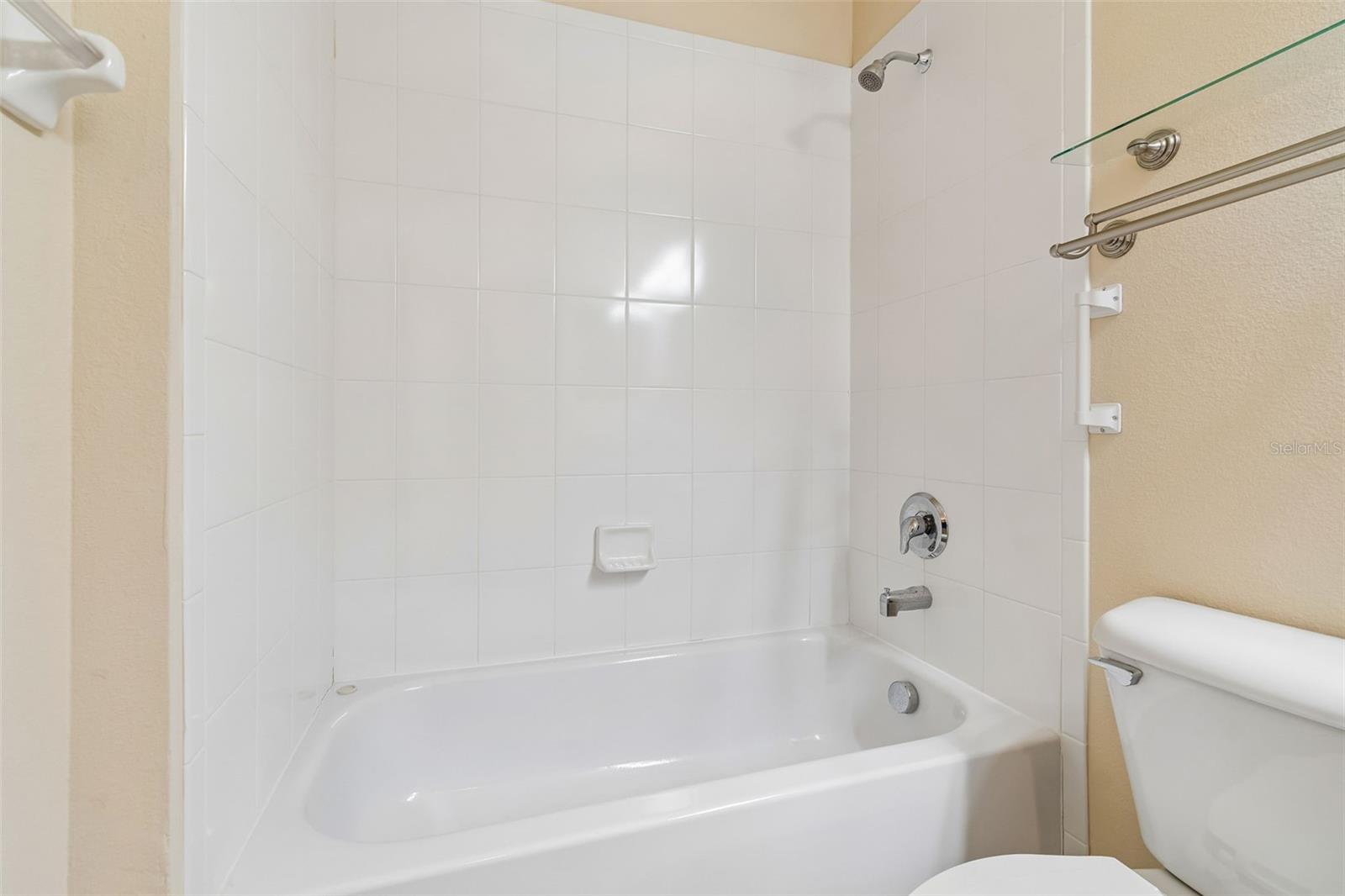 VALENCIA LAKES - Residential