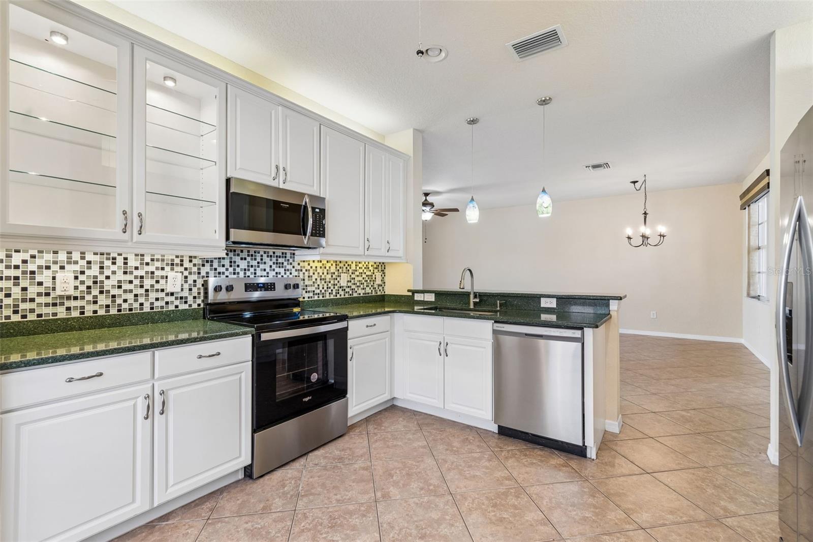 VALENCIA LAKES - Residential