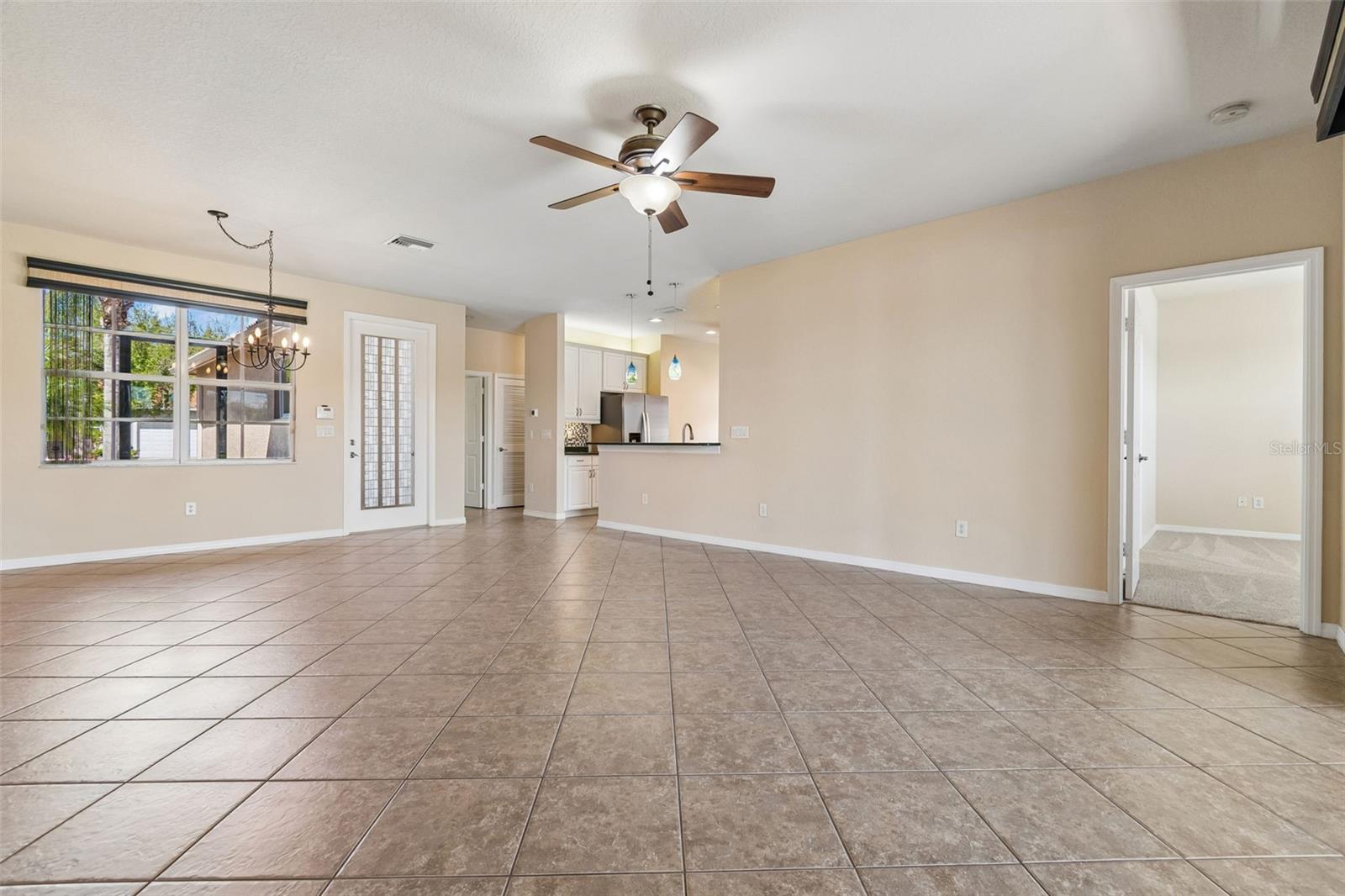 VALENCIA LAKES - Residential