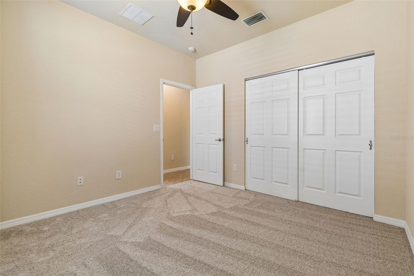 VALENCIA LAKES - Residential