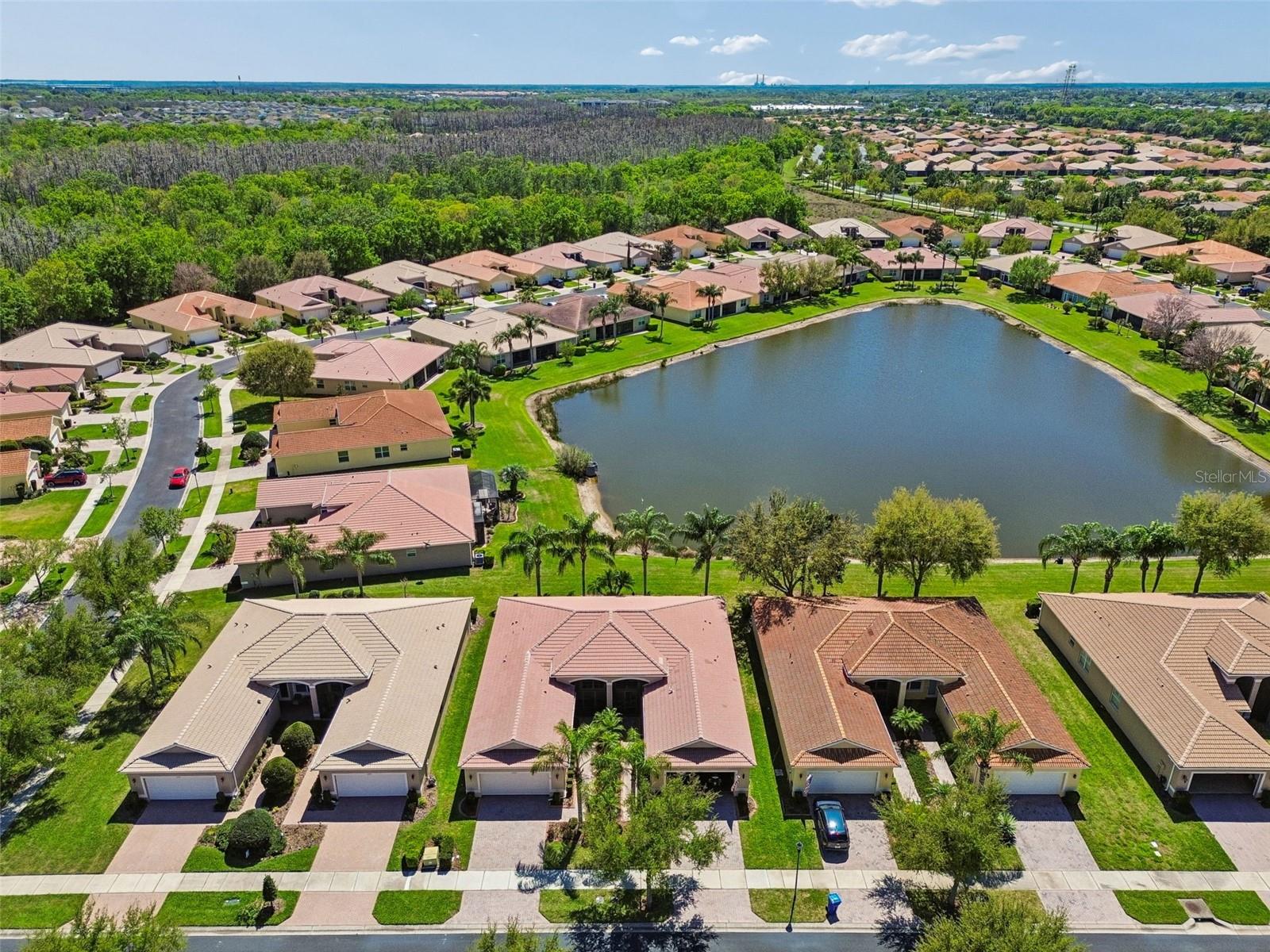 VALENCIA LAKES - Residential