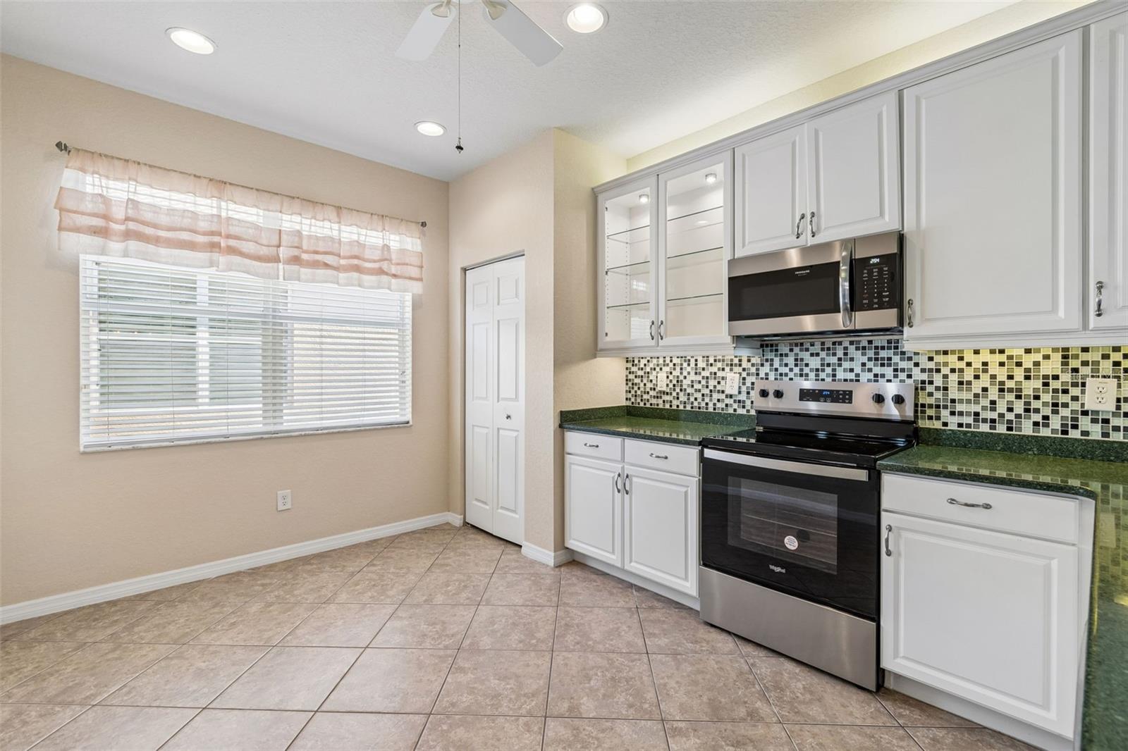 VALENCIA LAKES - Residential