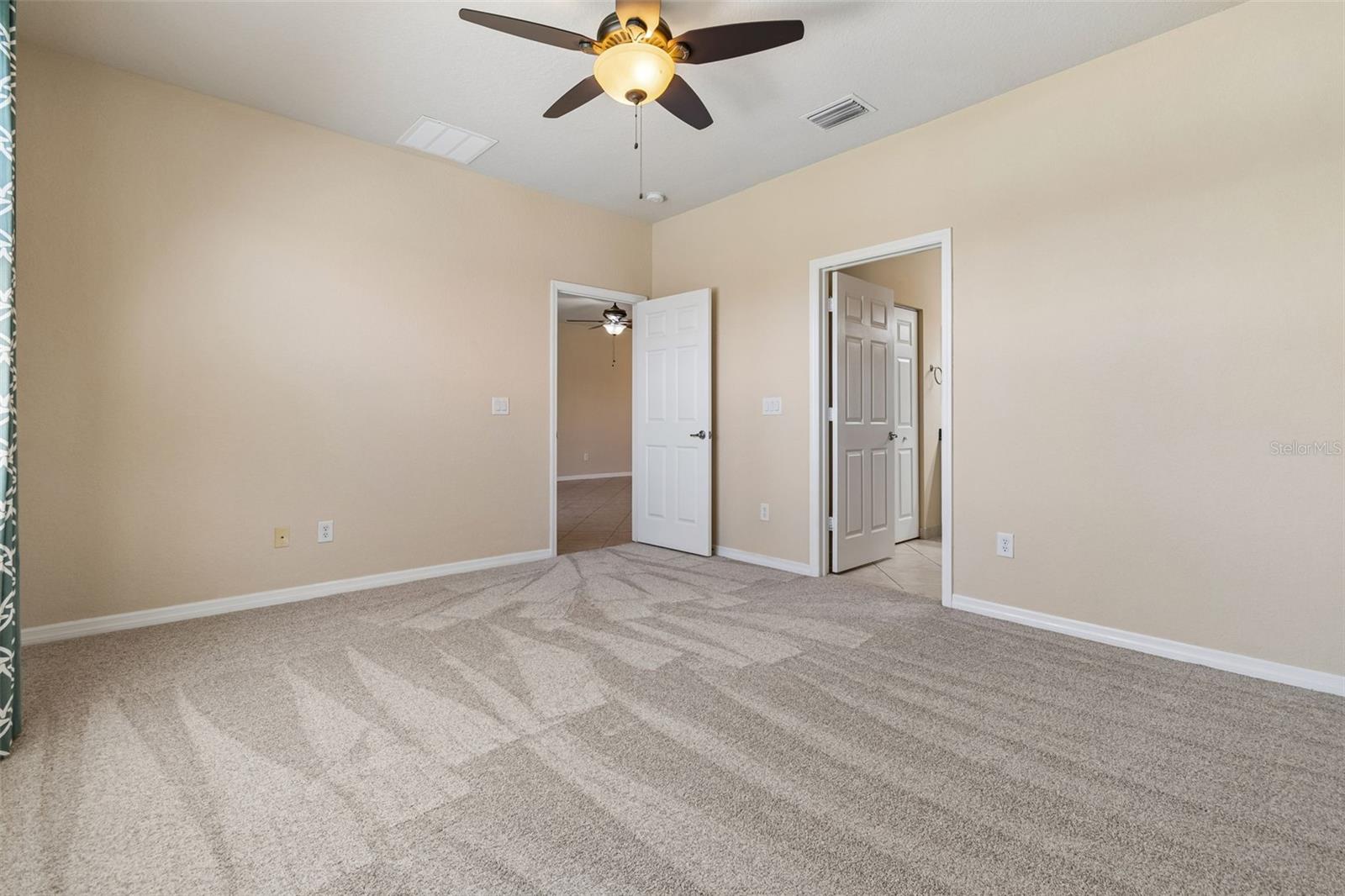 VALENCIA LAKES - Residential