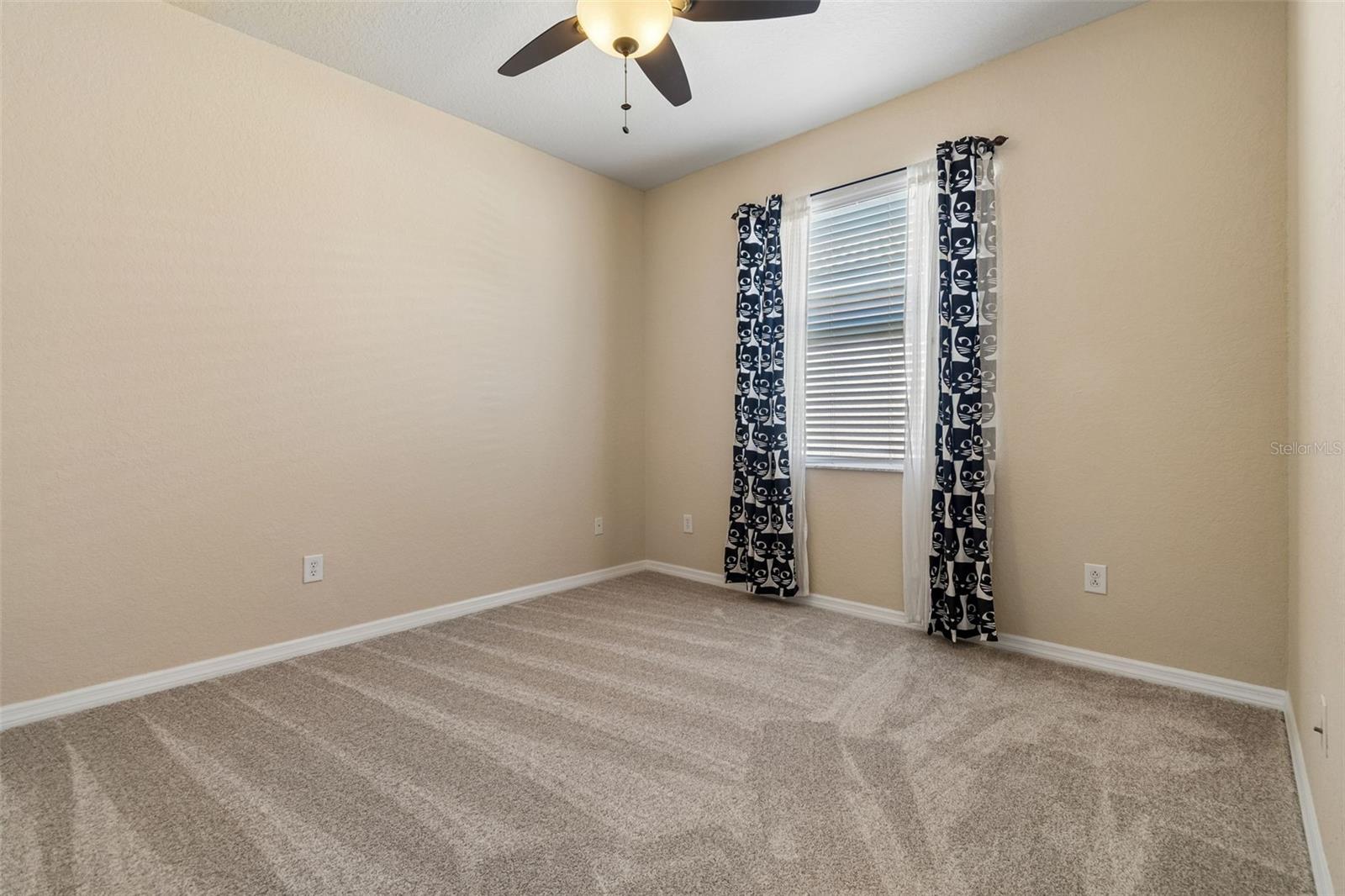 VALENCIA LAKES - Residential