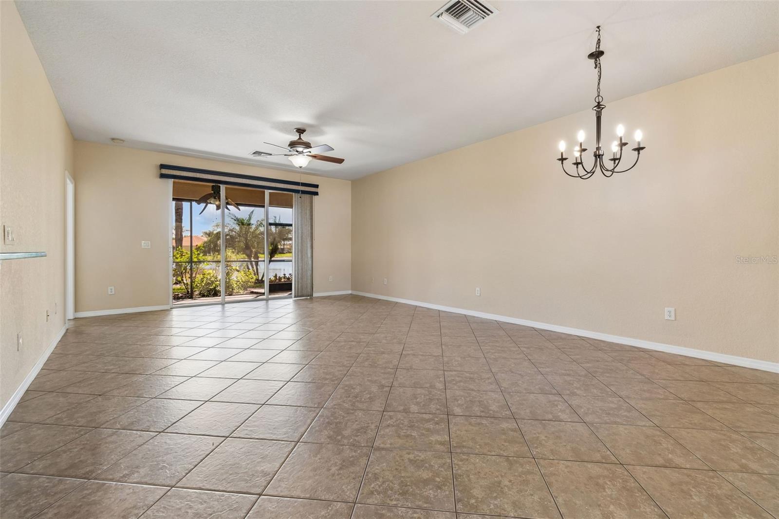 VALENCIA LAKES - Residential