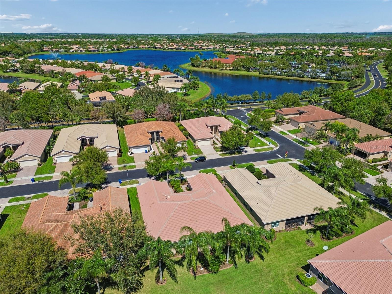 VALENCIA LAKES - Residential