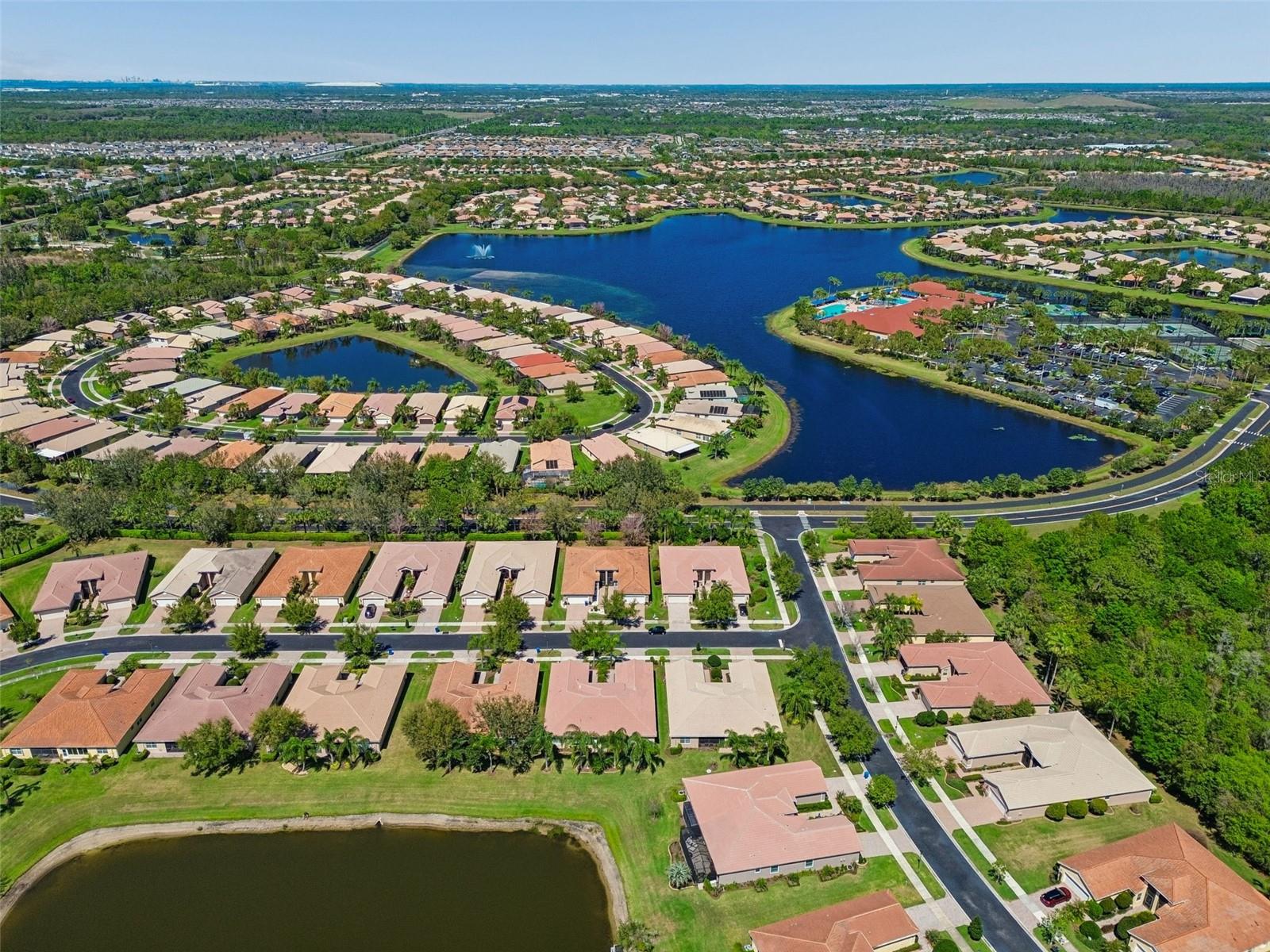 VALENCIA LAKES - Residential