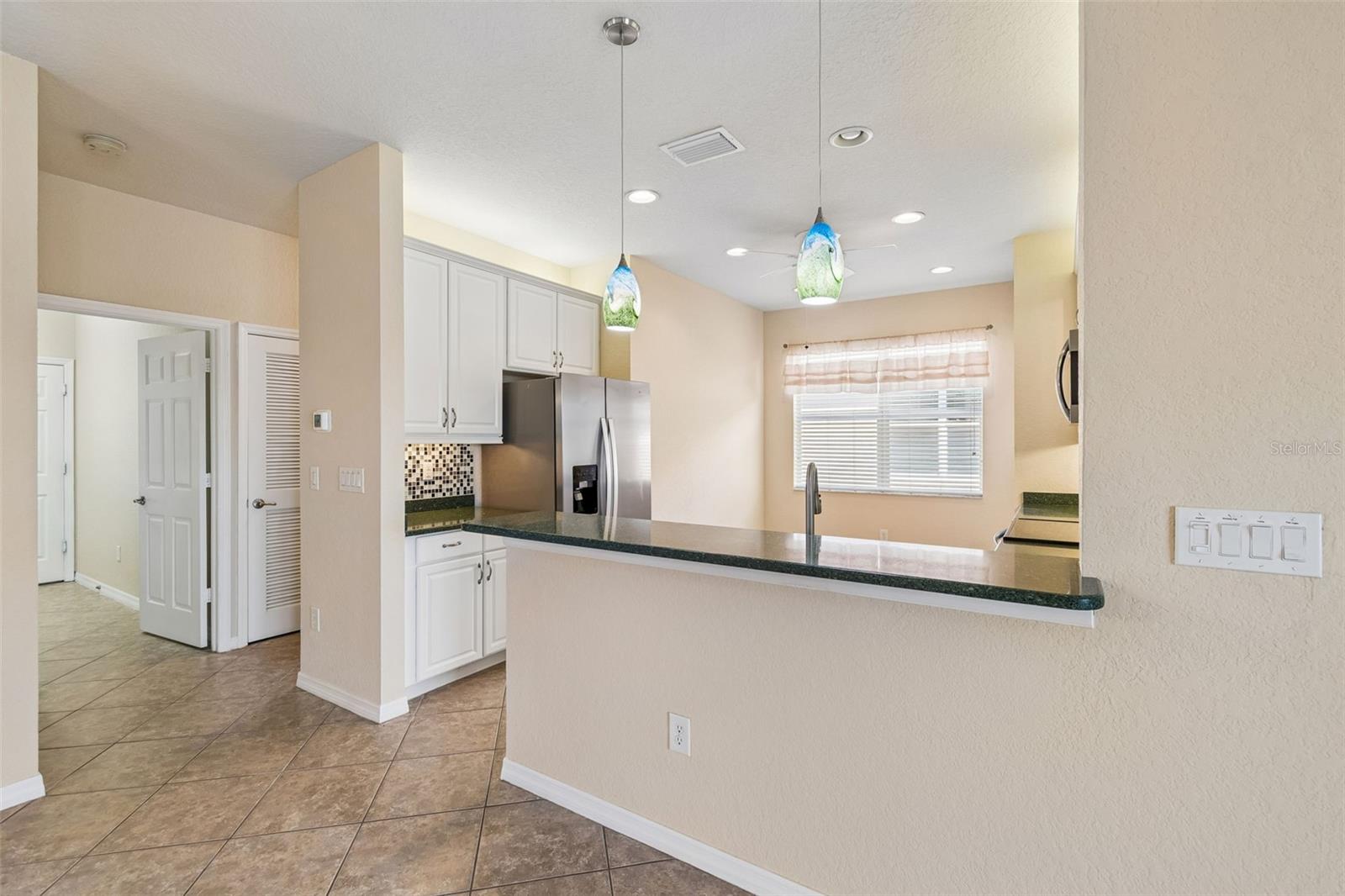 VALENCIA LAKES - Residential