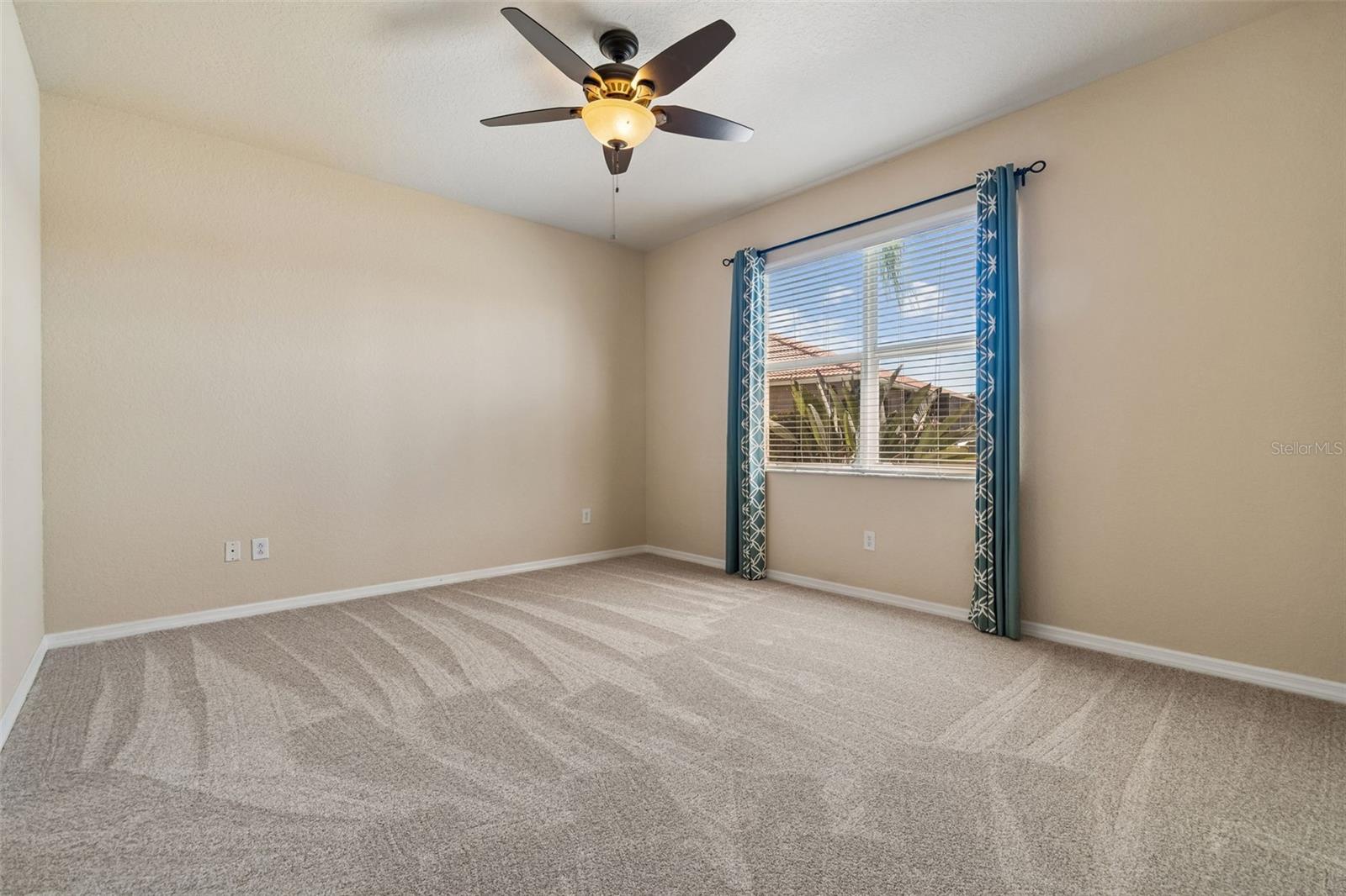 VALENCIA LAKES - Residential