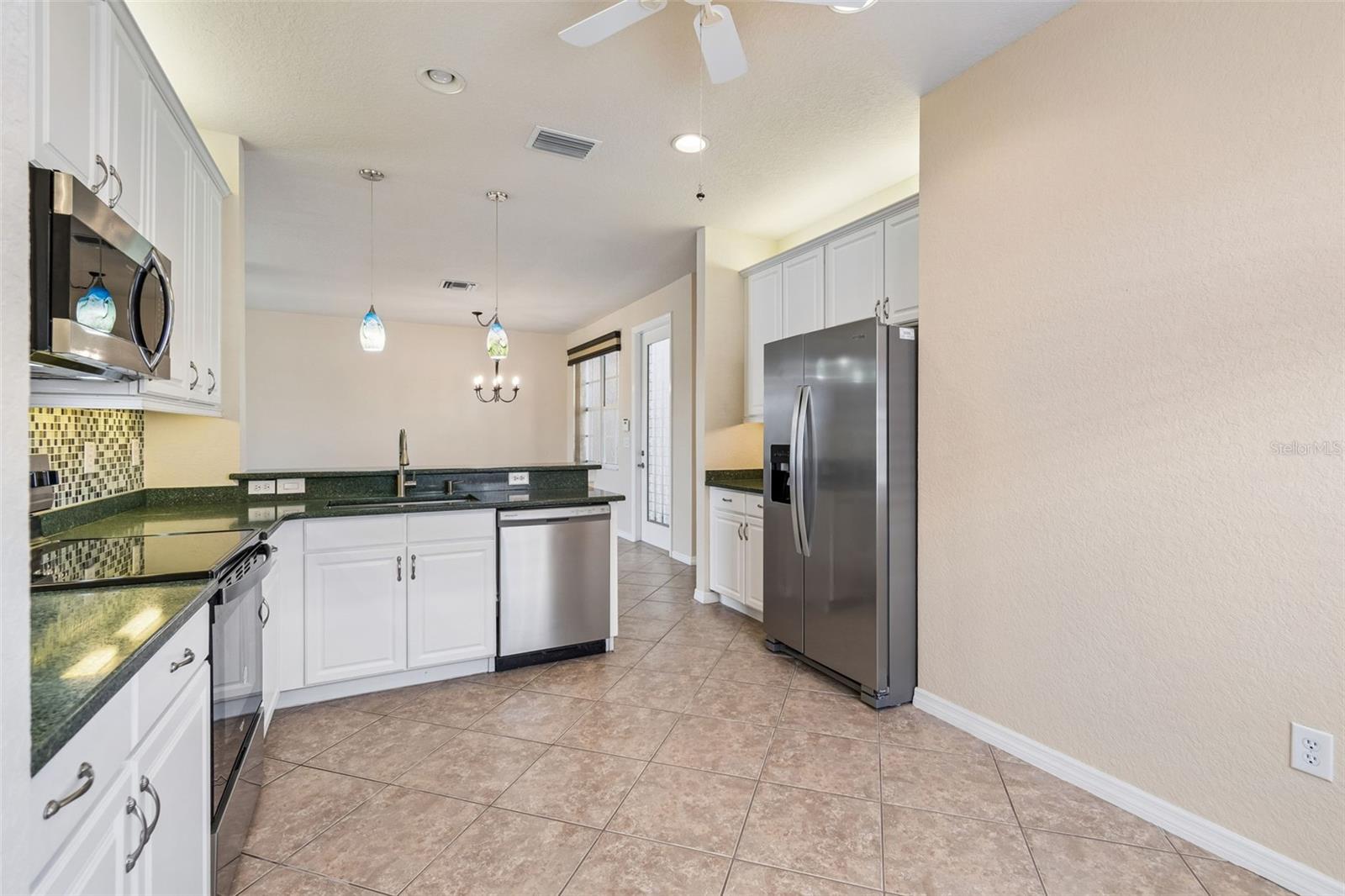 VALENCIA LAKES - Residential