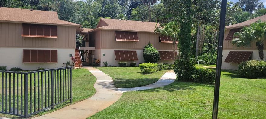 REMODELED KITCHEN, BATHROOMS & INTERIOR, PARTIALLY FURNISHED UPSTAIRS UNIT, CLOSE TO PUBLIX SHOPPING PLAZA, CLOSE TO THORNBURRY PARK & GREEN SPRINGS PARK. NO EVICTIONS. TENANT PAYS ALL UTILITIES. CERAMIC TILE THOUGH OUT WITH CARPET IN BEDROOMS. COMPLEX HAS 2 POOLS & TENNIS COURTS. APPLICATION AVAILABLE AT VIEWING. AT VIEWING RULE & REGULATIONS WILL BE GONE OVER.