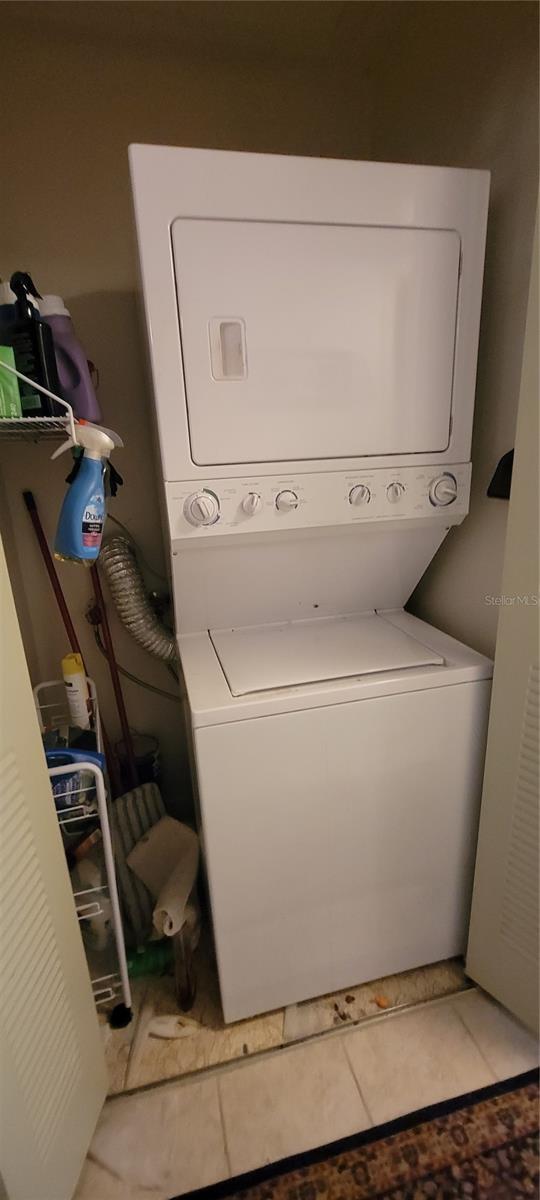 EDGEWATER CONDO APTS - Residential Lease