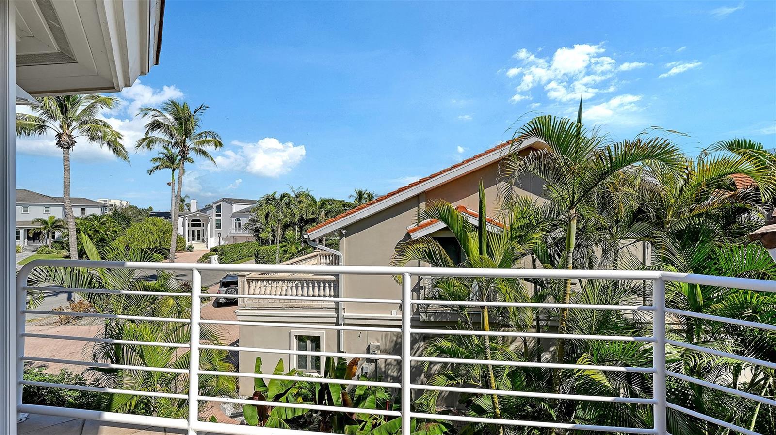 BAY ISLES - Residential