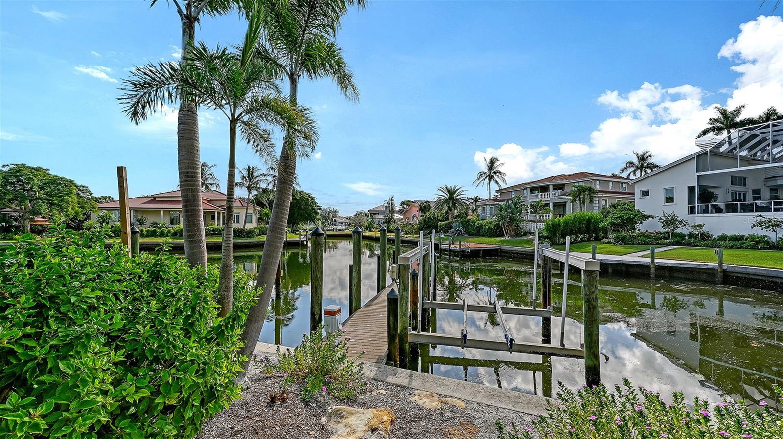 BAY ISLES - Residential