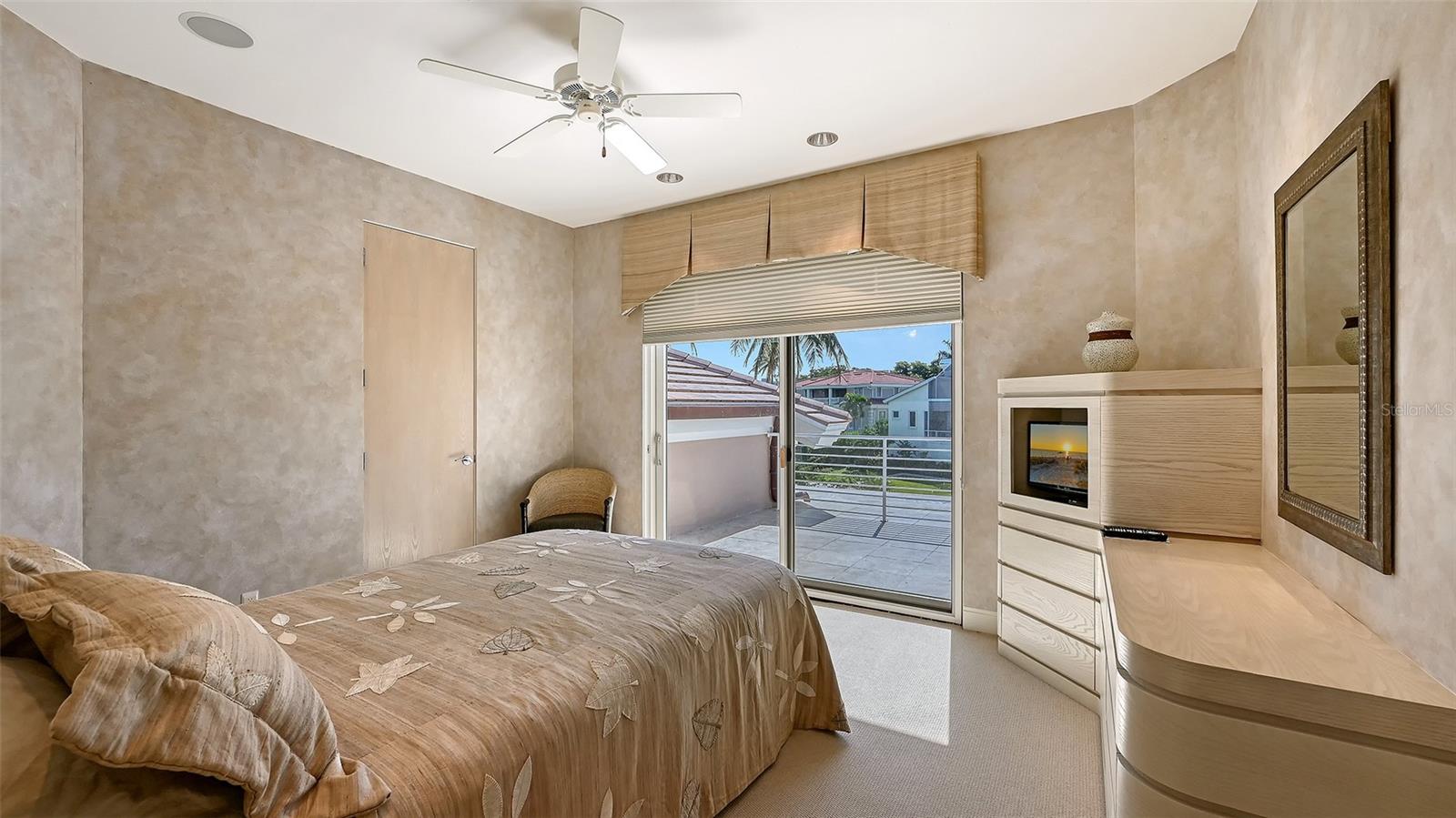 BAY ISLES - Residential