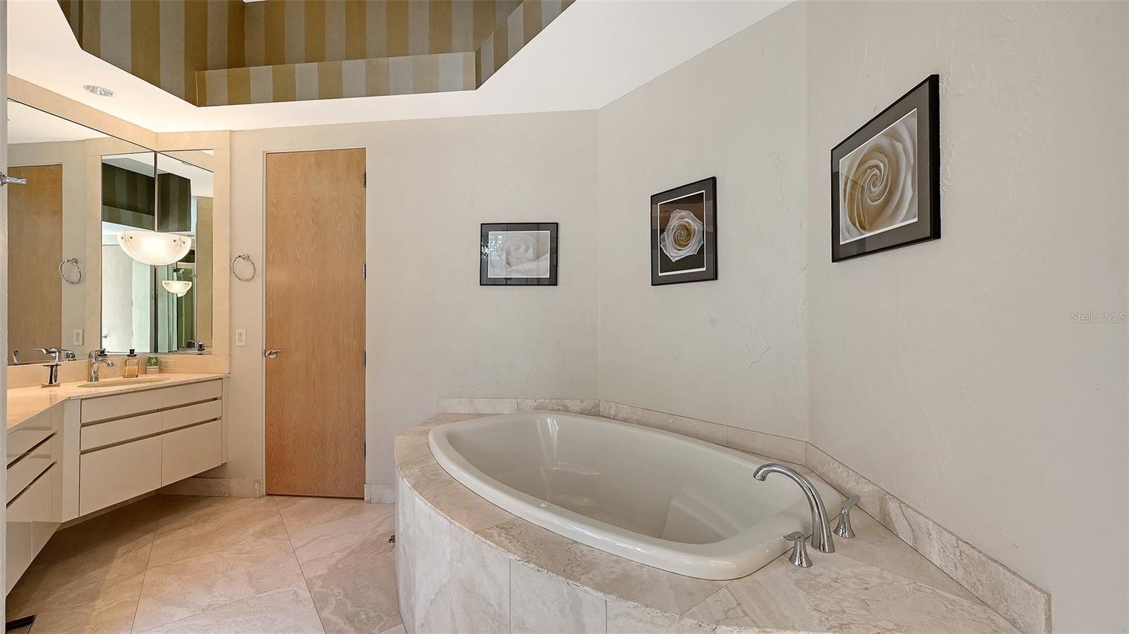 BAY ISLES - Residential