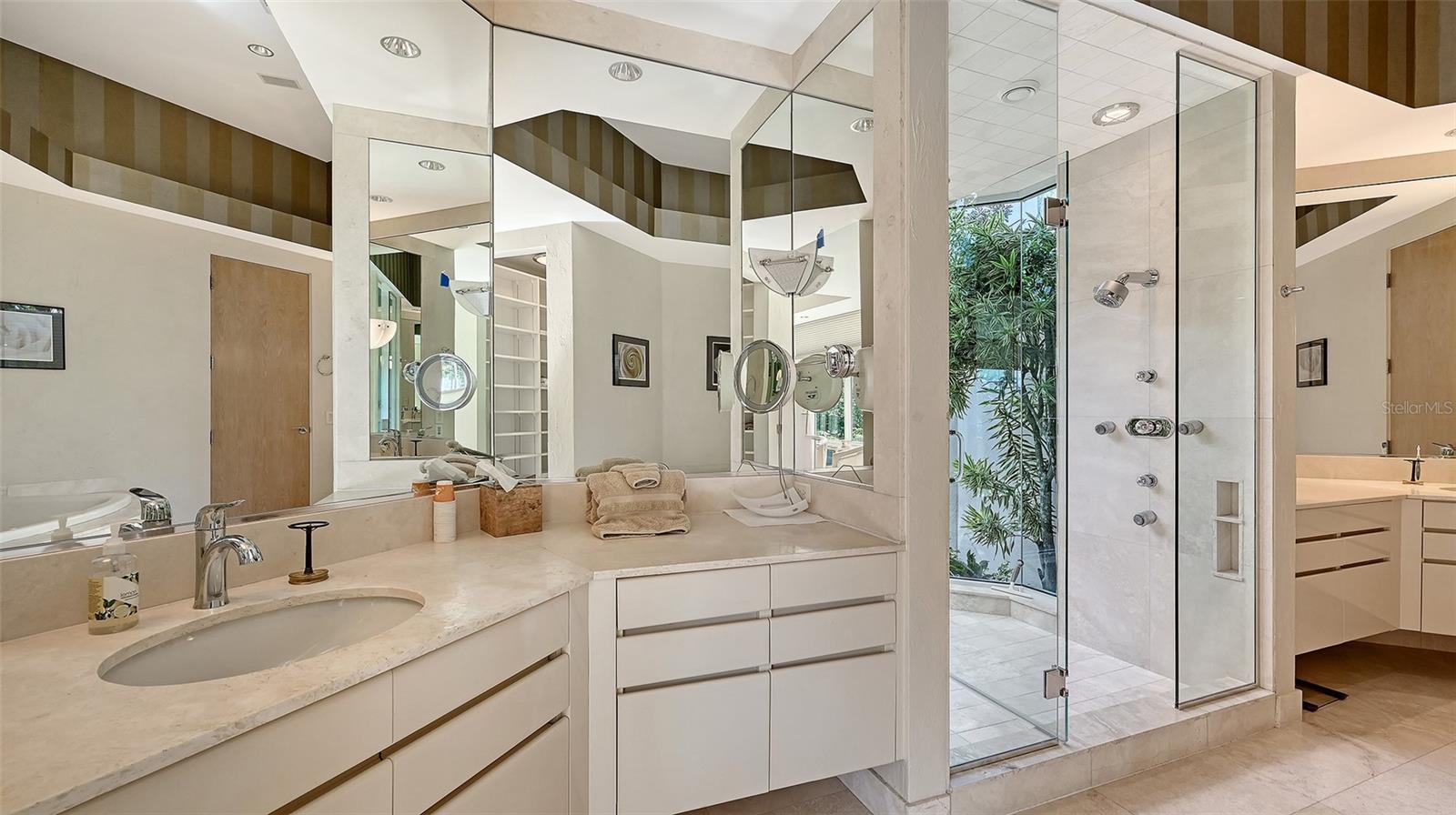 BAY ISLES - Residential