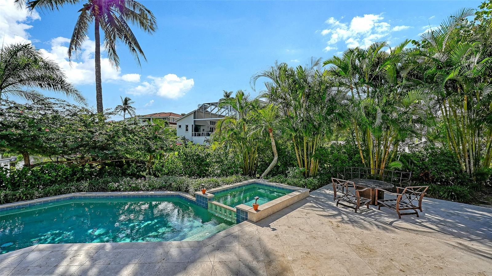 BAY ISLES - Residential