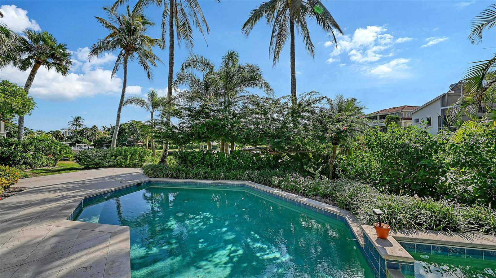 BAY ISLES - Residential