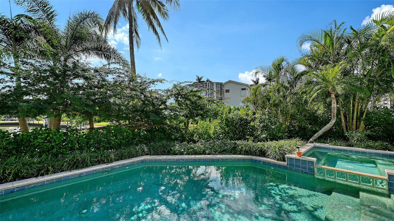 BAY ISLES - Residential