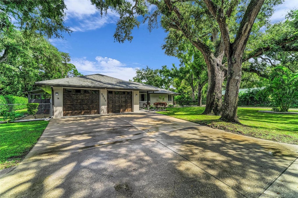 Photo of 5005 10th Lane E, Bradenton, FL 34203 (MLS # A4705882)