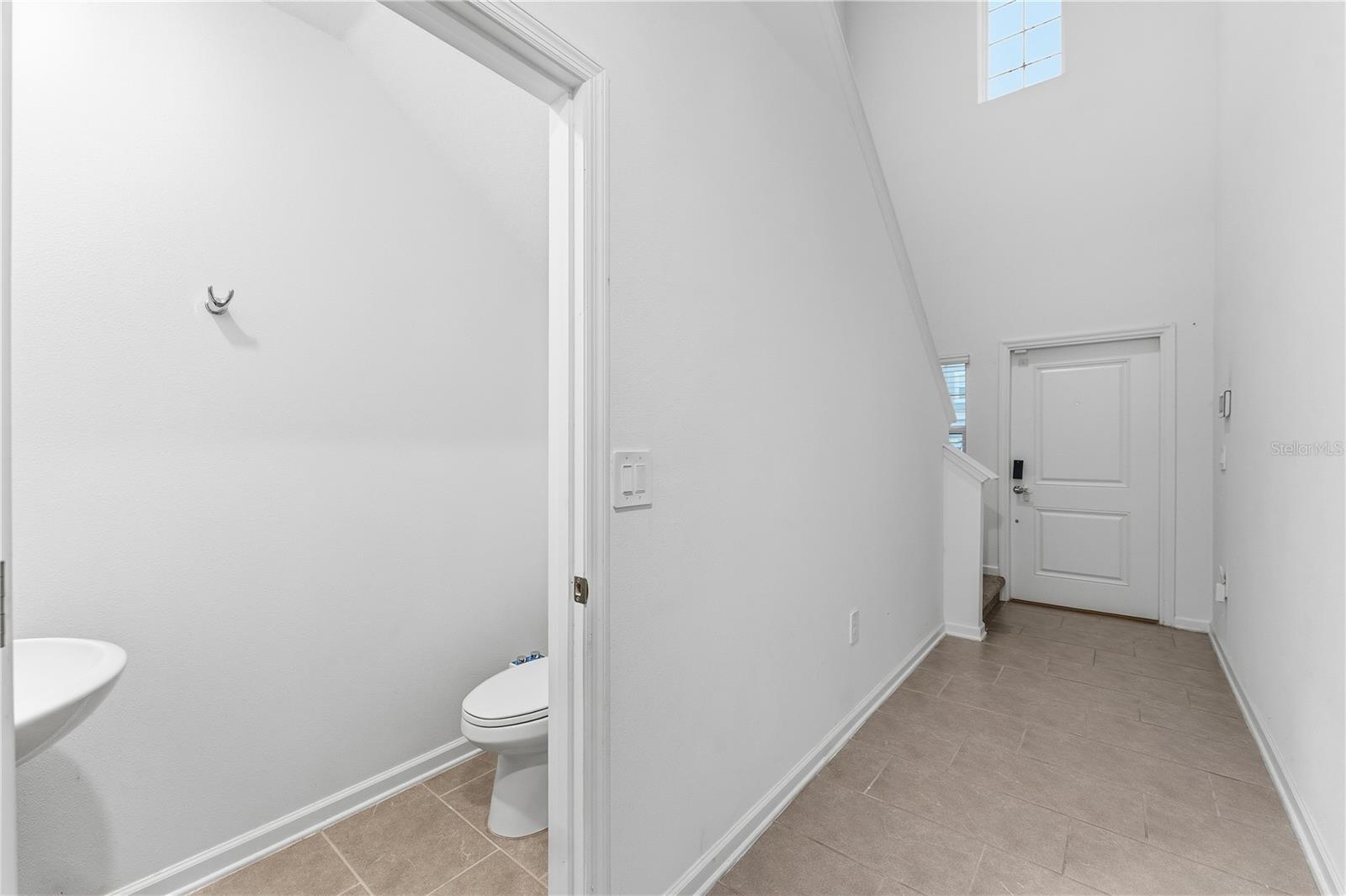 ASTONIA 40S - Residential Lease