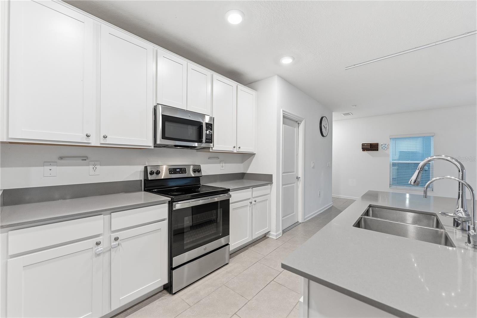 ASTONIA 40S - Residential Lease