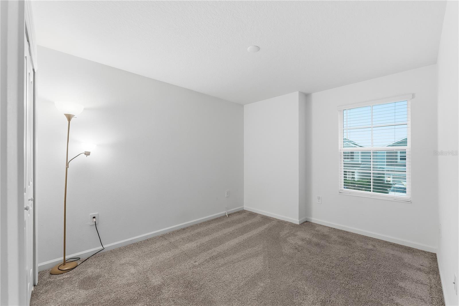 ASTONIA 40S - Residential Lease