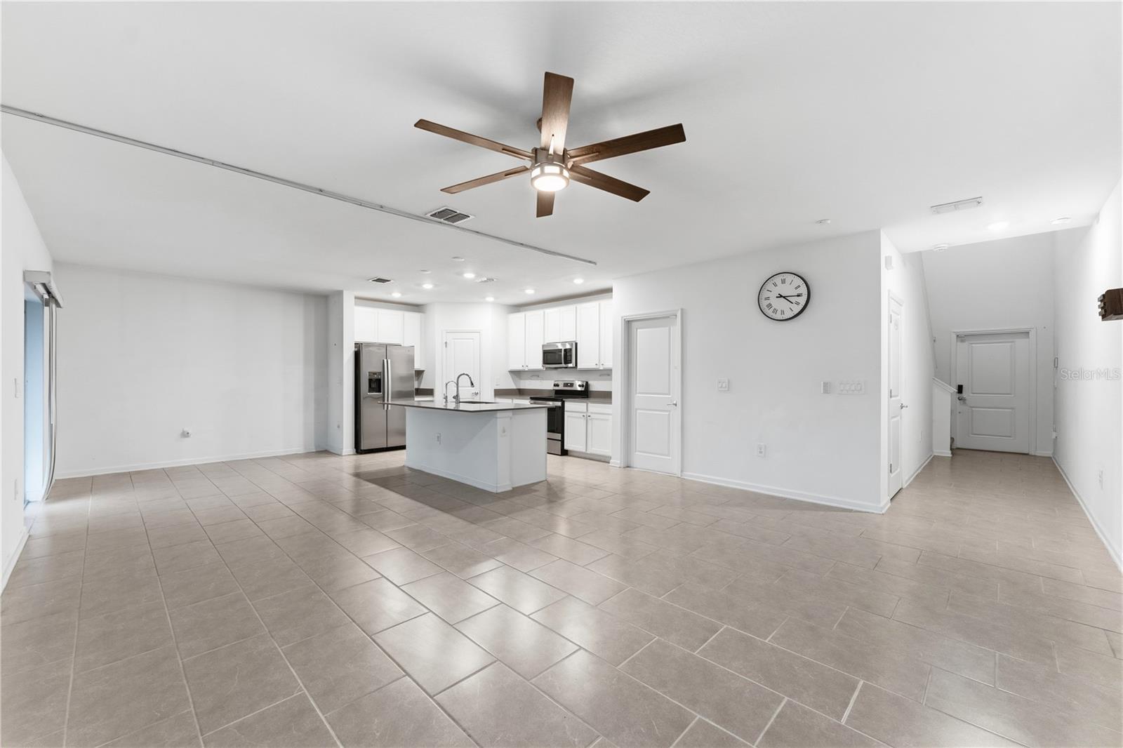 ASTONIA 40S - Residential Lease