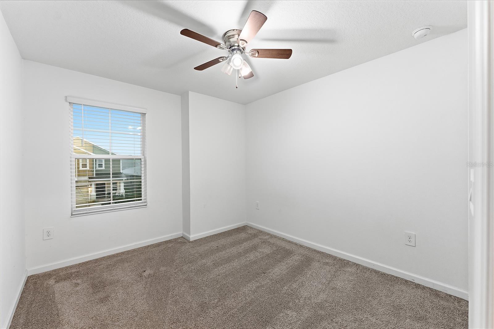 ASTONIA 40S - Residential Lease