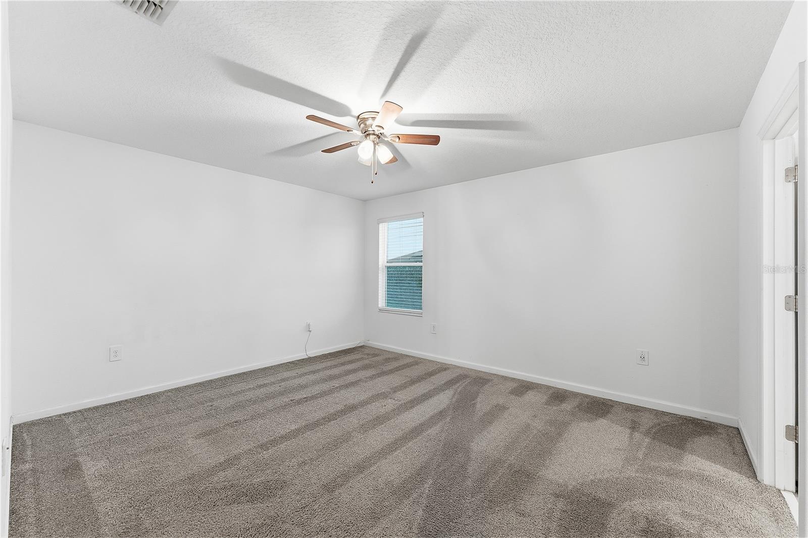 ASTONIA 40S - Residential Lease