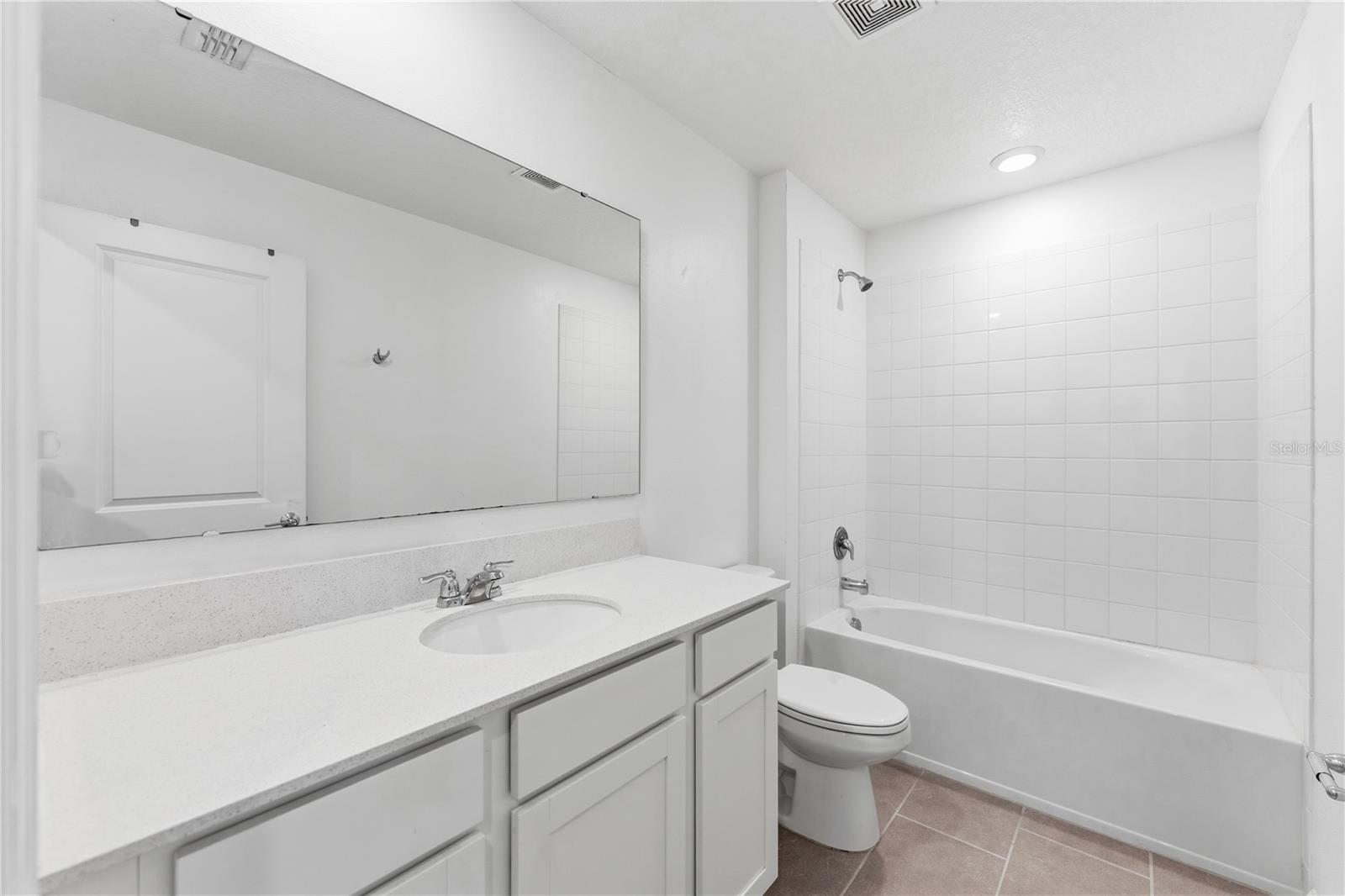 ASTONIA 40S - Residential Lease