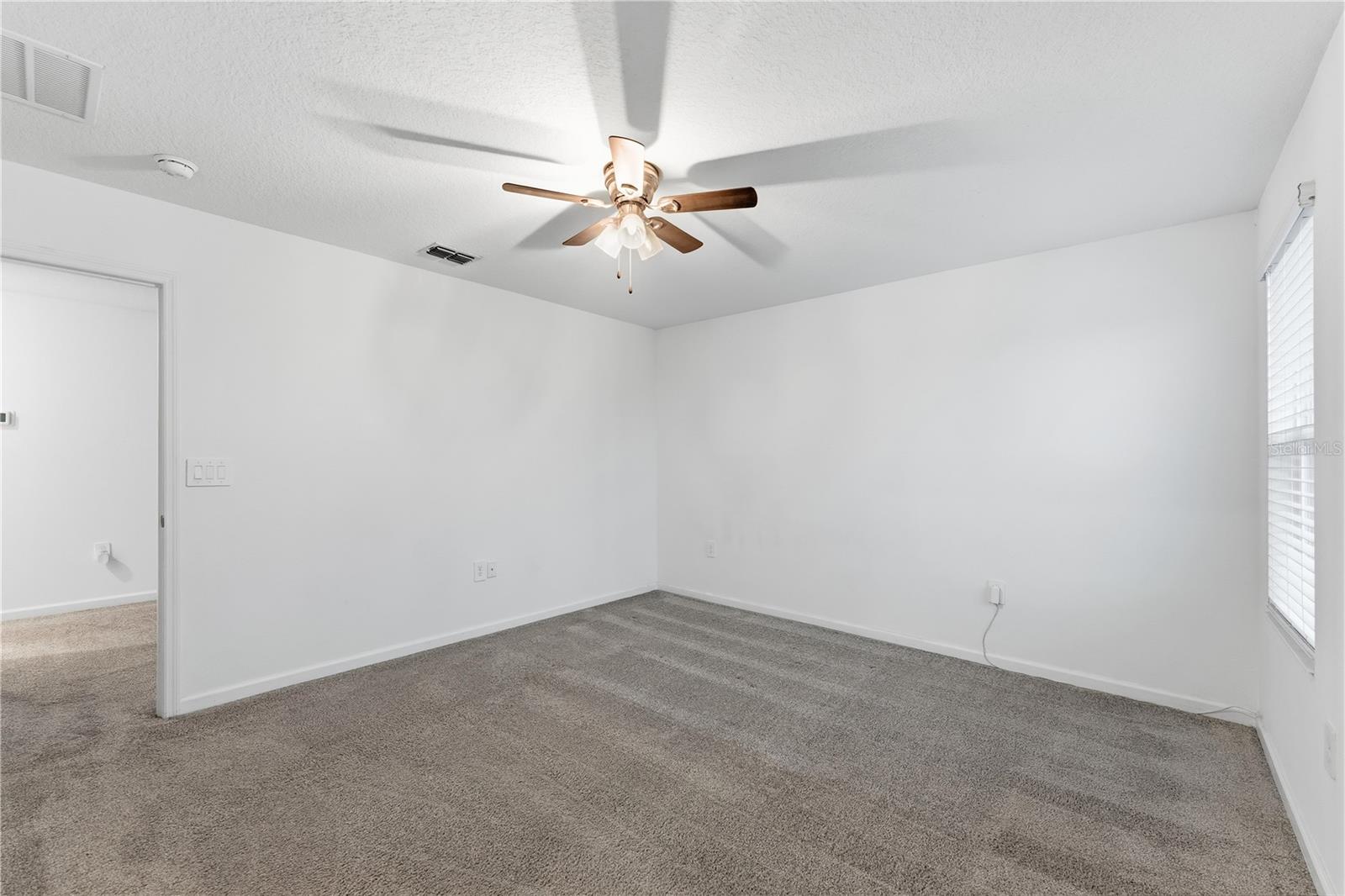 ASTONIA 40S - Residential Lease