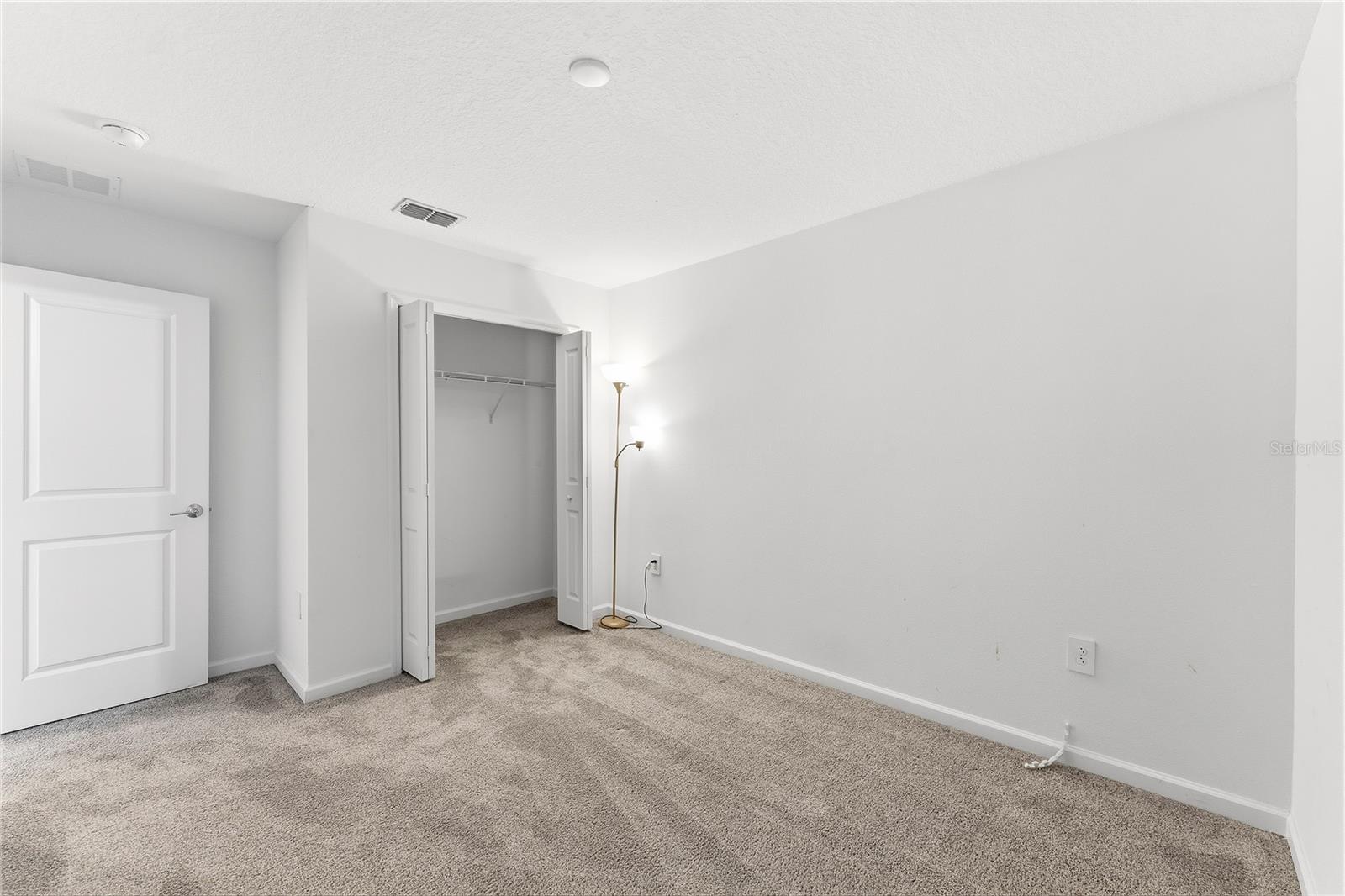 ASTONIA 40S - Residential Lease