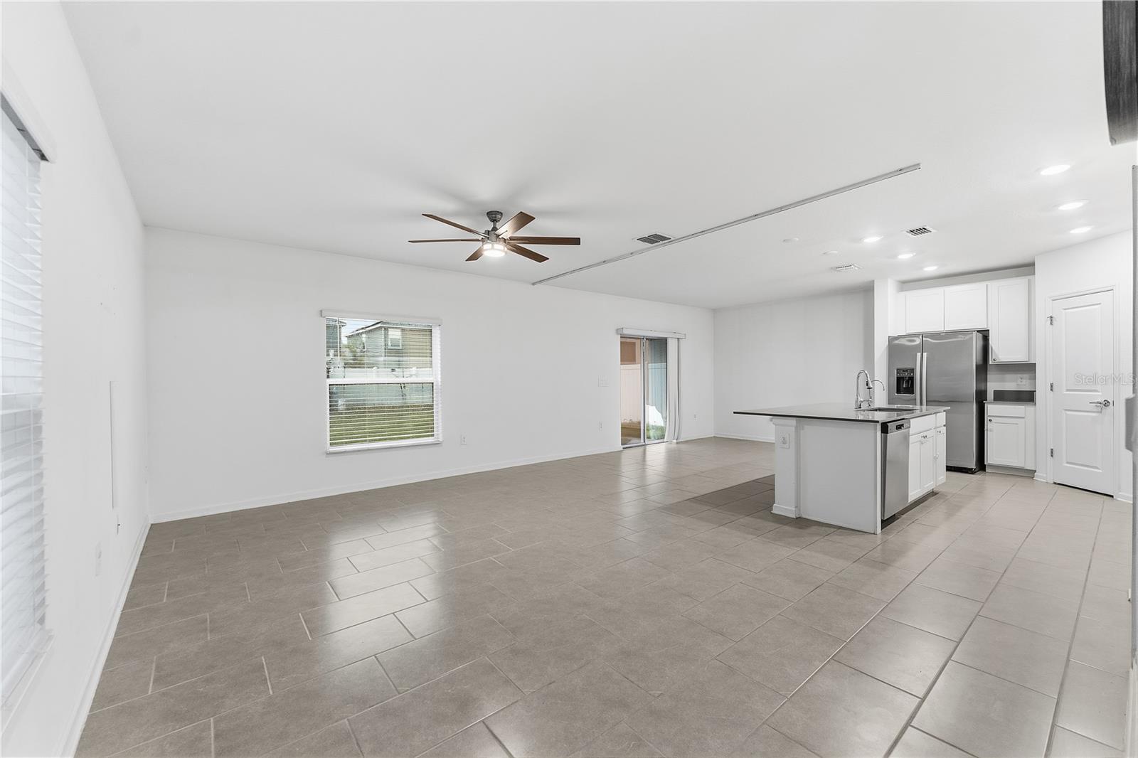 ASTONIA 40S - Residential Lease