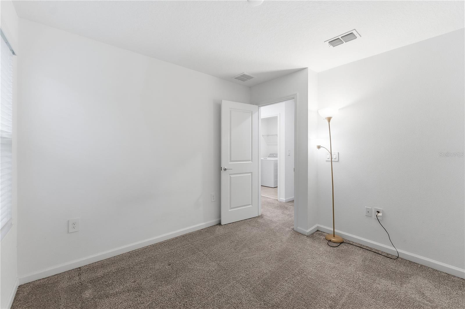 ASTONIA 40S - Residential Lease