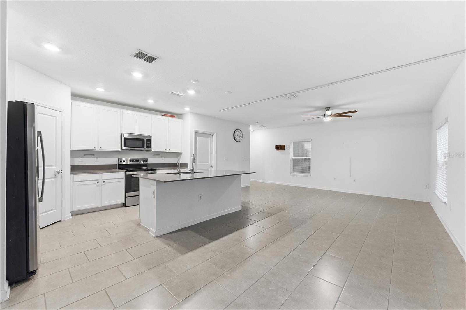 ASTONIA 40S - Residential Lease