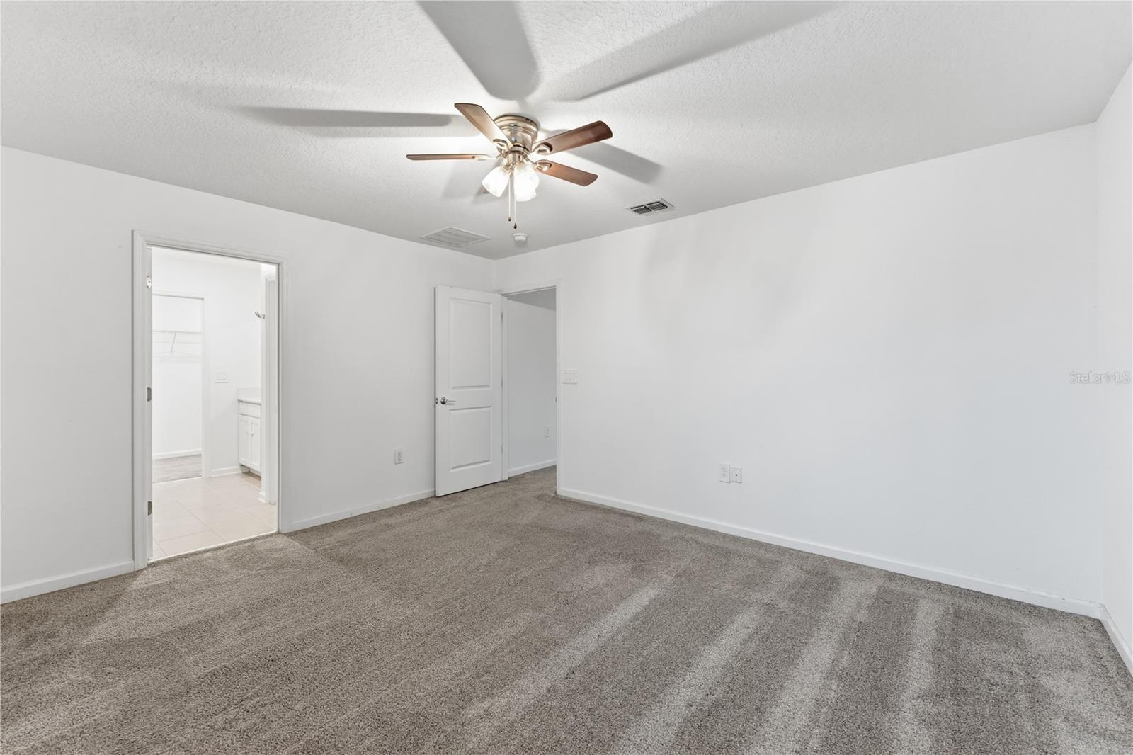 ASTONIA 40S - Residential Lease